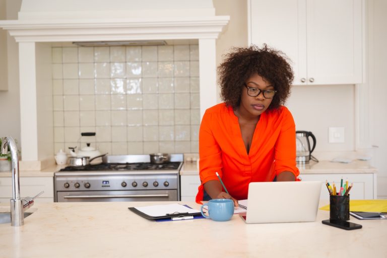 How to Build an Emergency Fund on a Tight Budget (Even If You’re Living Paycheck to Paycheck)
