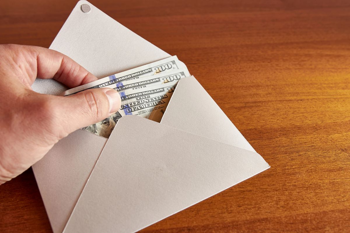 how to keep track of money