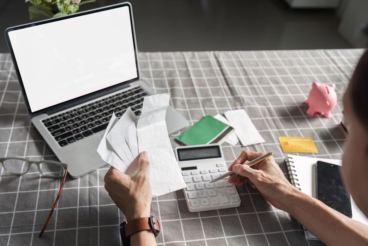 how to keep track of money