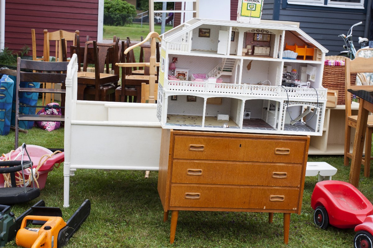 how to price garage sale items