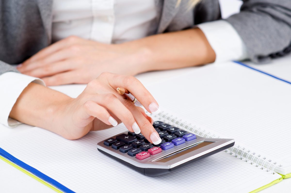 how to save money as a college student