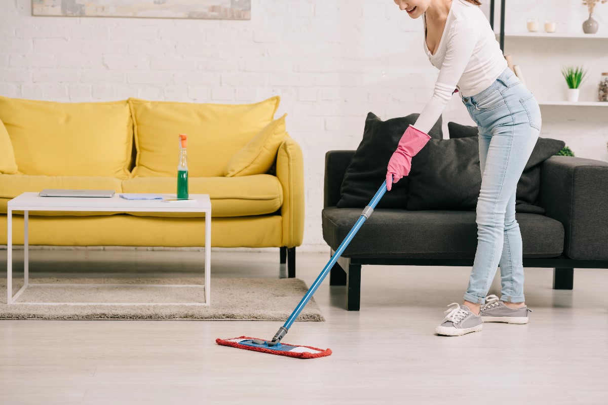 how to stage your house to sell